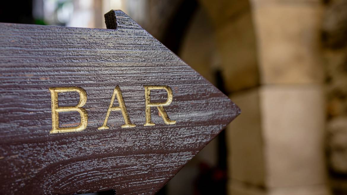 Surt a concurs la gestió del bar del poliesportiu i del Casal